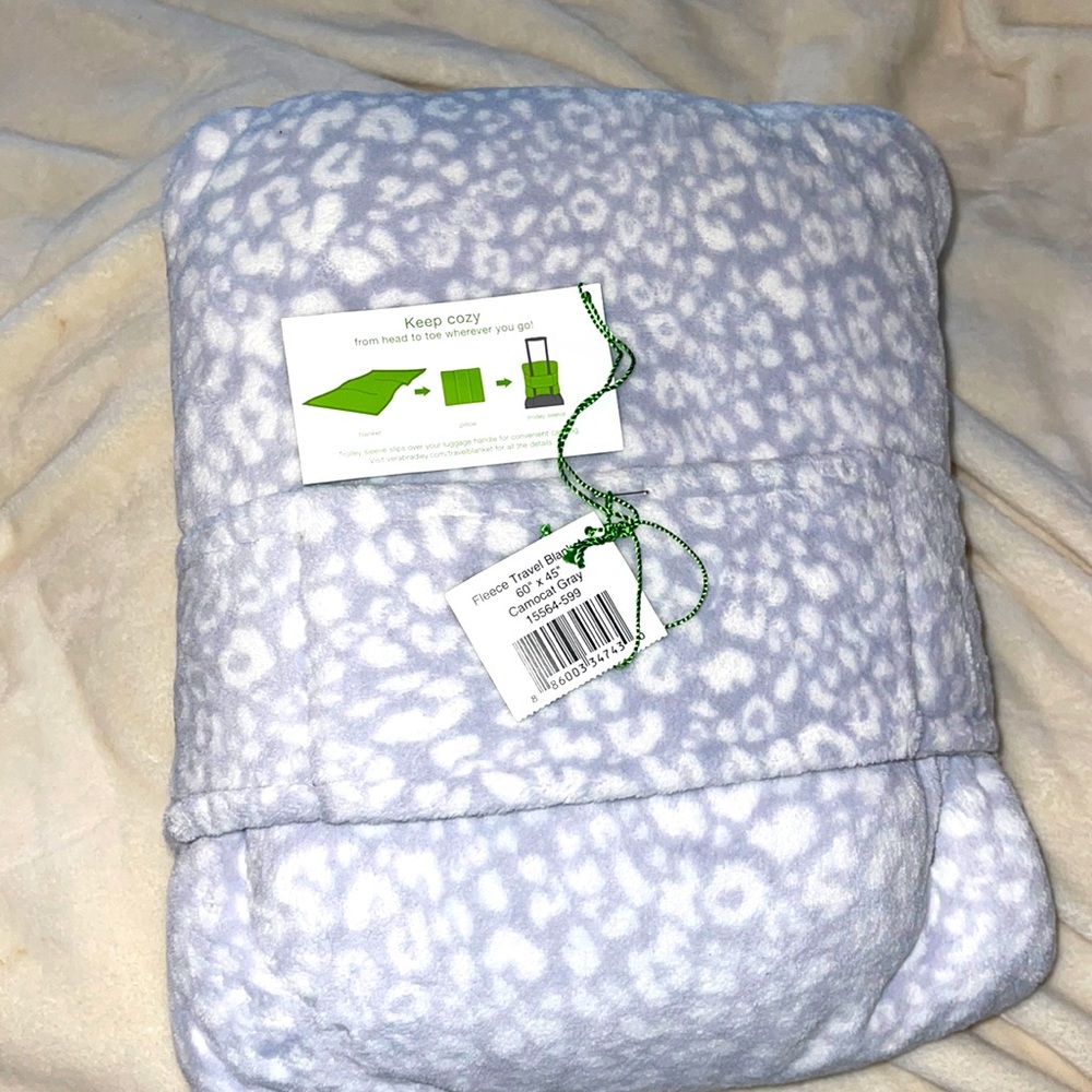 Vera Bradley Fleece travel blanket 60 x 45 Camocat Gray